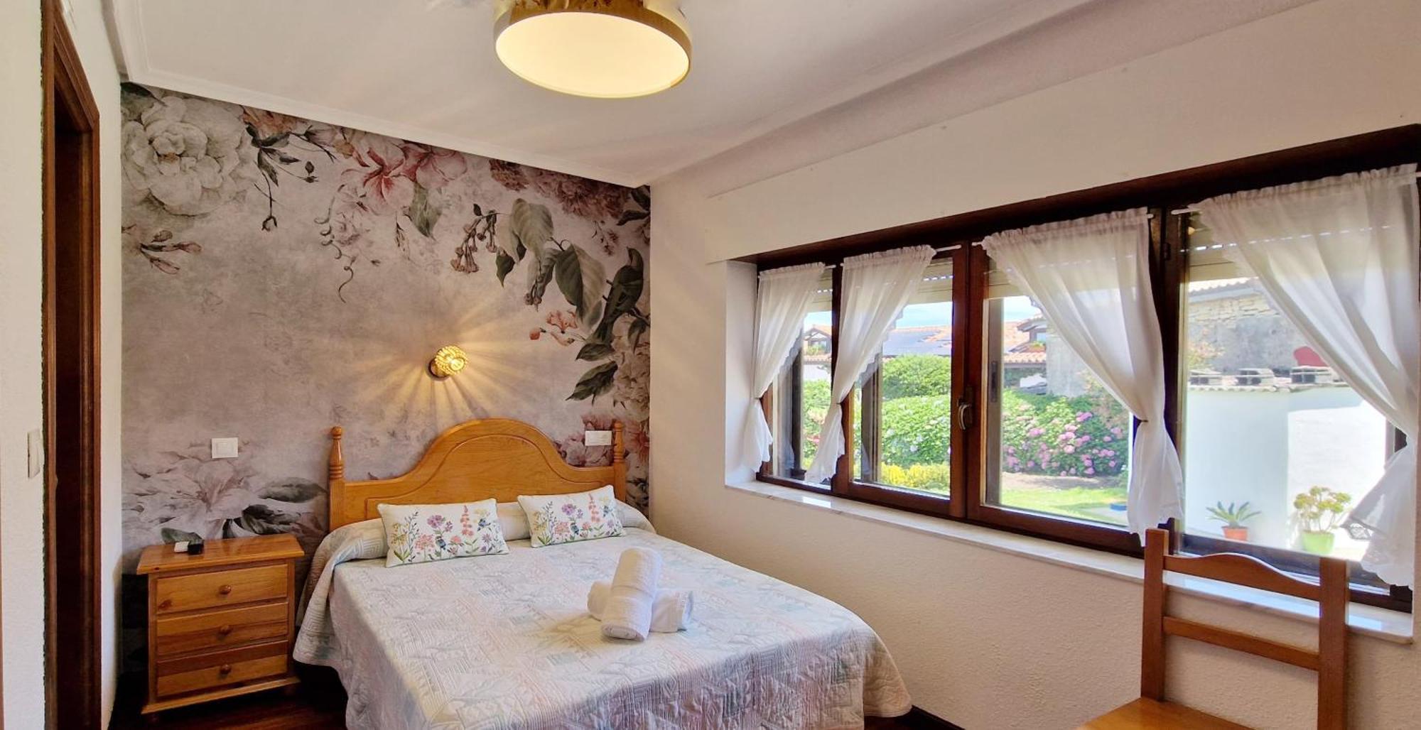 Cosma House Hotel Hinojedo Bagian luar foto