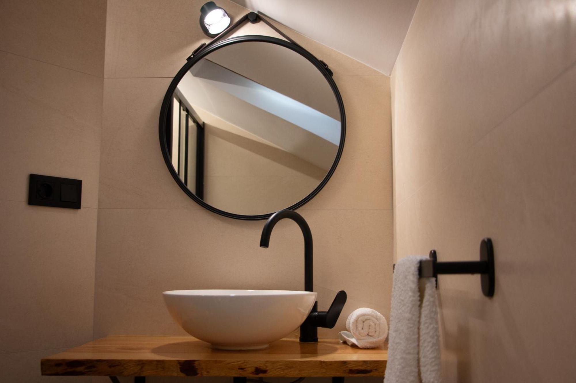 Cosma House Hotel Hinojedo Bagian luar foto