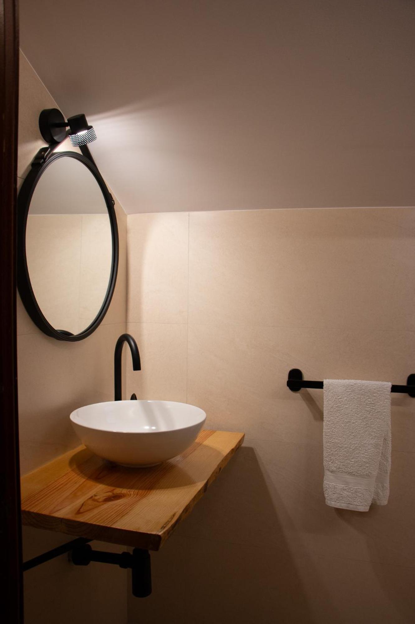 Cosma House Hotel Hinojedo Bagian luar foto