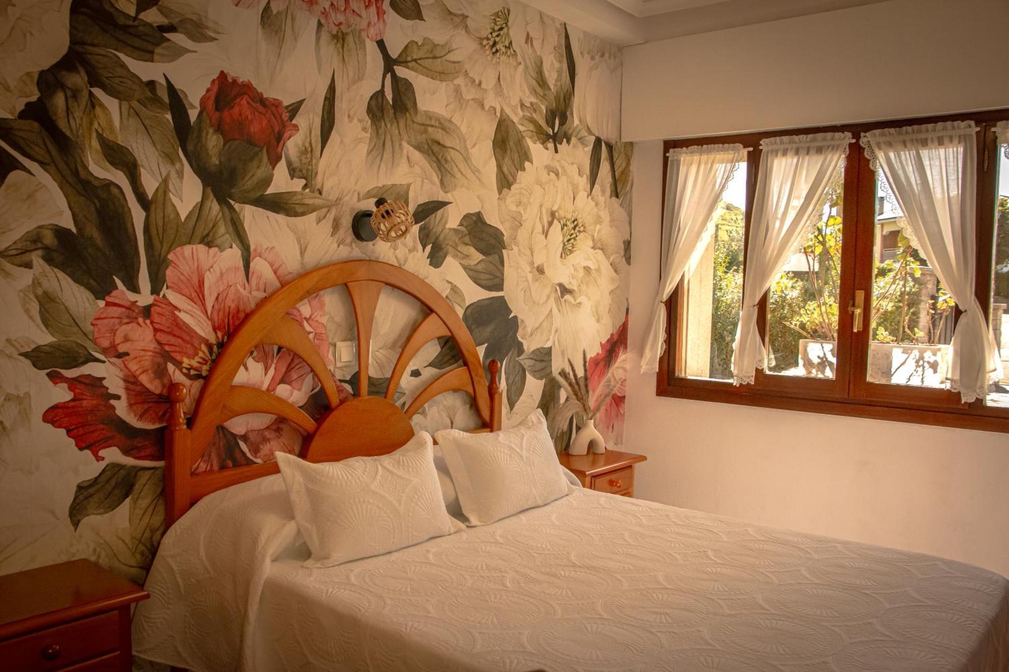 Cosma House Hotel Hinojedo Bagian luar foto