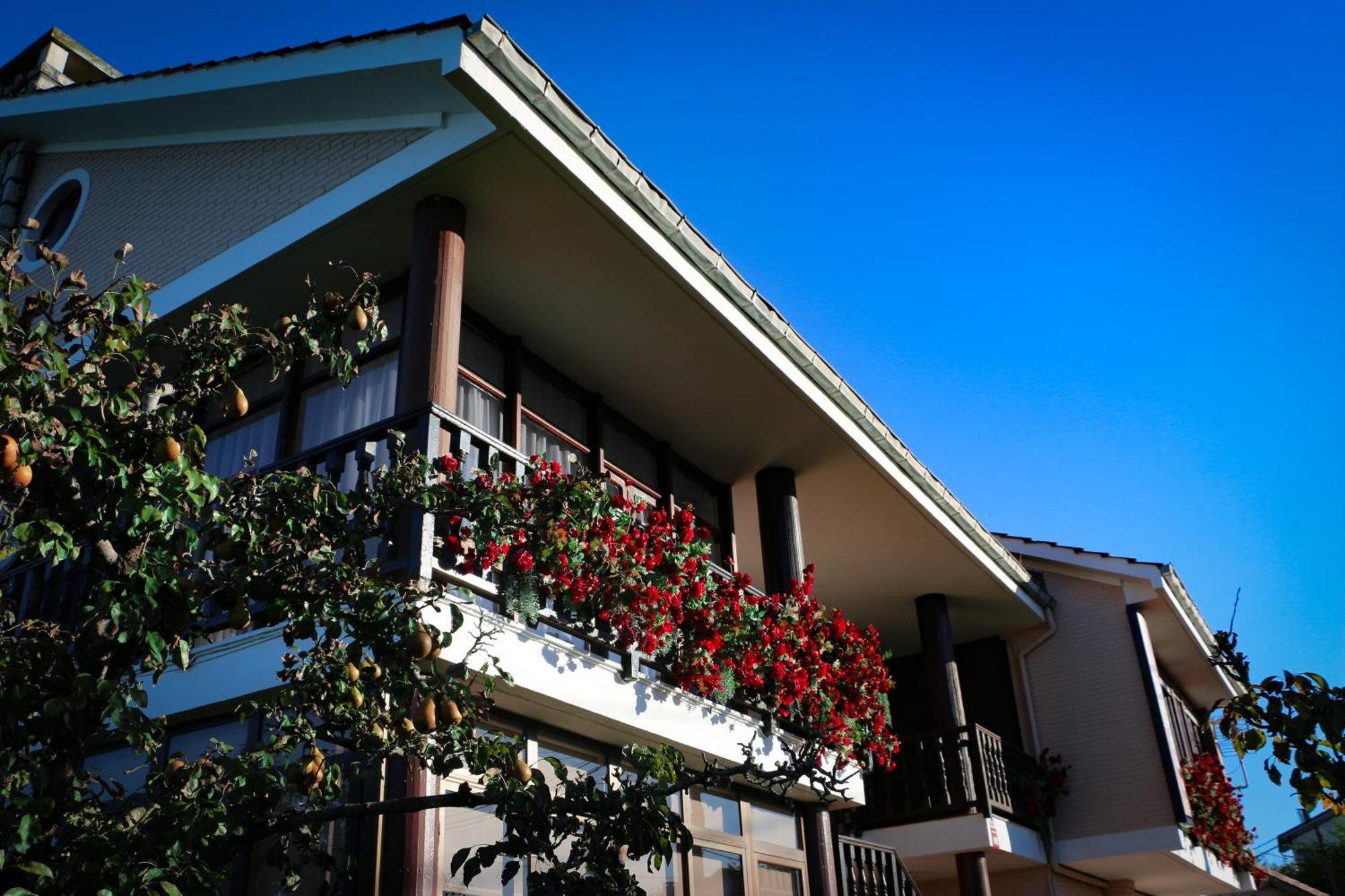 Cosma House Hotel Hinojedo Bagian luar foto