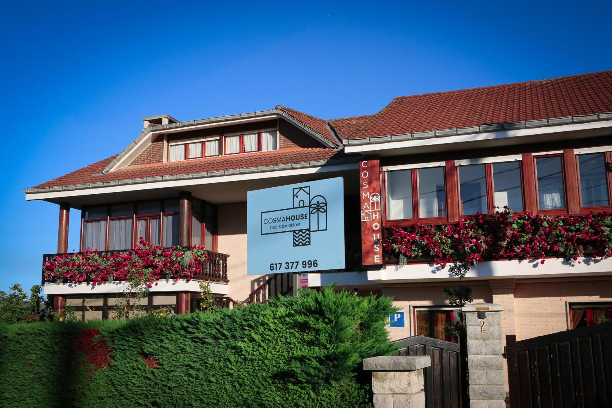 Cosma House Hotel Hinojedo Bagian luar foto