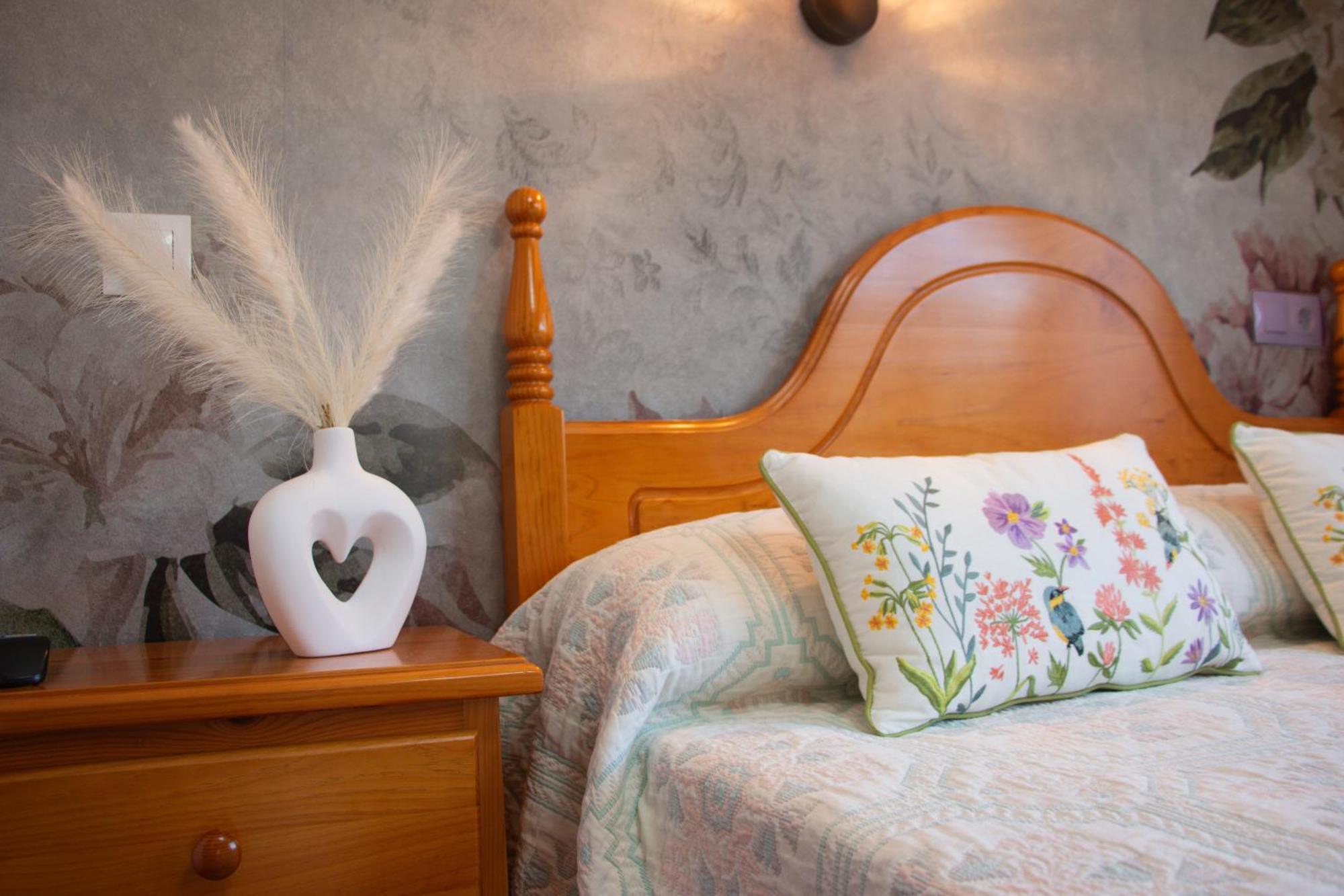 Cosma House Hotel Hinojedo Bagian luar foto